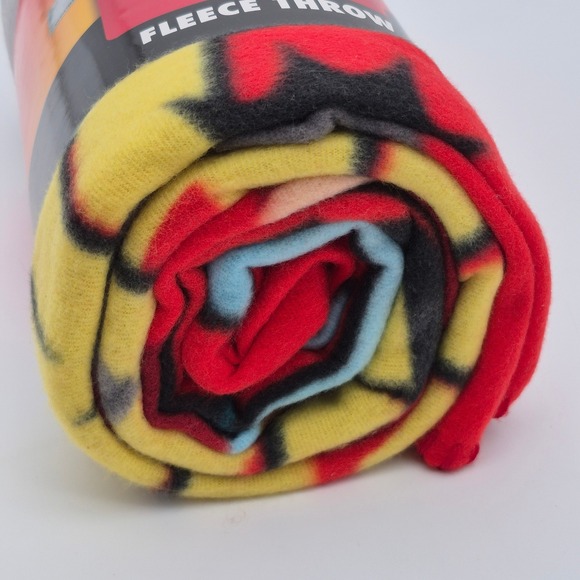 The Incredibles Family Fleece Throw Blanket 50" x 60" The Northwest Company Red - Picture 6 of 7